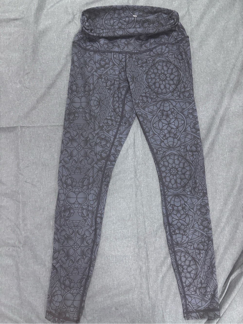 Lululemon gray & black mandala pattern leggings